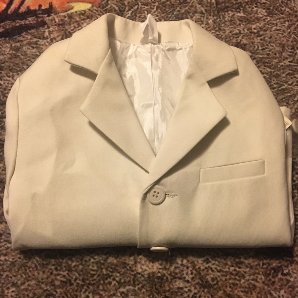 New with tags boys suit